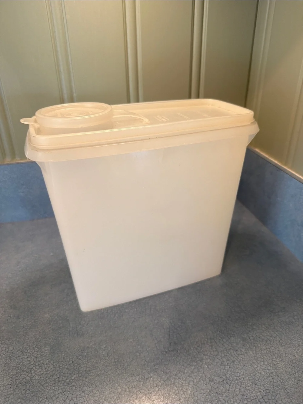 Tupperware vintage cereal